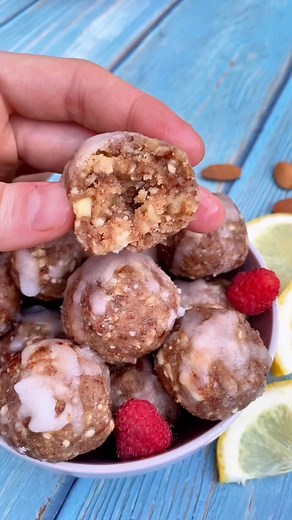 🔥 Who likes cinnamon!? 🤭😋These keto energy balls are delicious!!!🤤 Free & printable recipe is below! 🔥👇👇 | Family On Keto