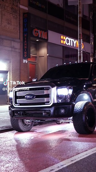 Ford F250 Powerstroke Rolling Burnout in NYC