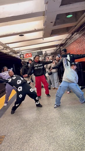 63K views · 2.3K reactions | Wow oh wow #usher #omg #dance #subwaydancers #viral #trending | Nadjaya | Facebook