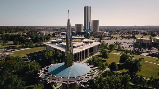 Tour ORU’s amazing campus ... the most “𝐒𝐭𝐮𝐧𝐧𝐢𝐧𝐠 𝐂𝐨𝐥𝐥𝐞𝐠𝐞 𝐂𝐚𝐦𝐩𝐮𝐬” in Oklahoma (The Travel Channel) ... while kicking back at home. | Oral Roberts University