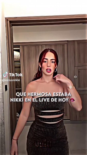 Nikki y sus impresionantes vestidos