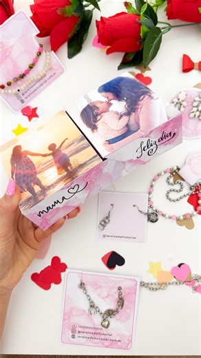 🎁 Tutorial caja bandeja para Mamá. ✅ Plantilla editable disponible. Necesitas la plantilla? Escribi KIT que te envío mas info. ⚠️ Datos importantes: 👉🏻 Editables en Canva en pc y celular. 👉🏻 Utilizar papel grueso de mas de 250 grs. 👉🏻 Ser muy cuidadosa a la hora de cortar y marcar dobleces. 🥳 Varios tamaños incluidos en el mismo kit. #packaging #diadelamadre❤️ #felizdía #accesorios #bijou #bisuterias #bisuterias #joyeria | La Reina del Tutorial