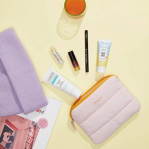 4.9K views · 112 reactions | En janvier, doudoune exigée ! Le froid s’est installé et avec lui l’envie de s’emmitoufler, et de préférence dans une doudoune assortie à la trousse du mois ✨ En plus, elle y cache quelques surprises… Pour commander la box de janvier c'est par ici  https://bit.ly/box-janvier | Blissim | Facebook