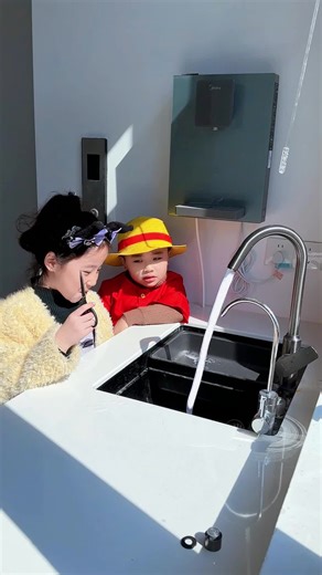 Kids Show is a joyful collection of real kids videos🎈 capturing funny, playful, and heartwarming moments from everyday life. This playlist features kids playing at home and outdoors, silly games 😂, funny reactions, friendly teasing, light bullying moments (family-safe), role-play 🎭, and natural childhood fun that viewers love to watch and share. Focused on authentic experiences, Kids Show celebrates laughter, friendship 🤝, emotions, and real-life learning, making it perfect for anyone search