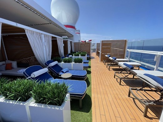 Guide to Mardi Gras' Loft 19 & Its Cabanas