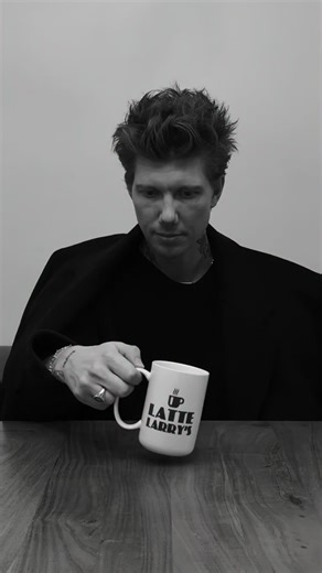 CARSON | BARBER on Instagram: "JAMES DEAN HAIRSTYLE The King of Cool himself. Decades later and we’re still taking style notes from Jimmy Dean. Follow along while I try to recreate the classic messy James Dean pompadour/quiff hairstyle! How do you think I did? All products used are @byblumaan #hair #menshair #jamesdean #hairstyle #barber"