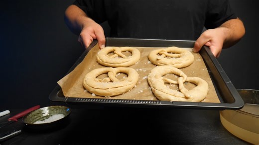 Soft and golden German brezn: Authentic pretzel recipe for home cooks