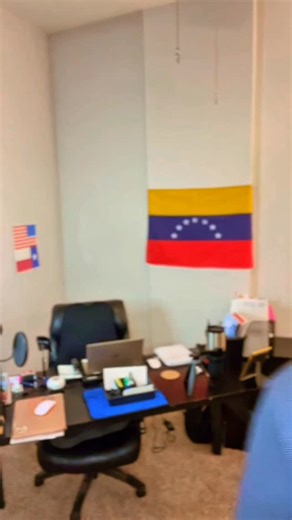 ¿Eres activo o pasivo? 🤔 Si trabajas, produces y generas ingresos… 💼 tú eres un activo ✅ Pero si dependes de otros, si no generas… eres un pasivo ❌ Y si tú eres el activo de tu casa, ¡tienes que protegerte! 🛡️🏠 Protege a tu familia 👨‍👩‍👧‍👦, genera patrimonio 💰 ¿Quieres saber cómo? ✍️ Escríbeme. Leonardo Pérez | Educador Financiero 📊 | Leonardo Perez