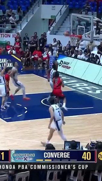 FASTBREAK FAJARDO 😱 June Mar Fajardo leads the fastbreak and finishes with an and-one after a slick behind-the-back move for San Miguel against Converge in the PBA Season 49 Commissioner’s Cup! #PBASeason49 #PBAAngatAngLaban #OneSports Write to ONE SPORTS SOCIAL TEAM | One Sports