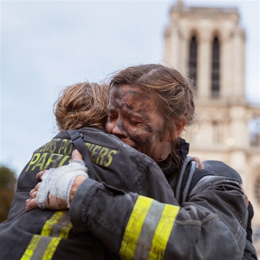 Un desastre que lo cambió todo. Notre-Dame, la miniserie basada en el incendio de la mítica catedral parisina, ya está disponible. | Netflix