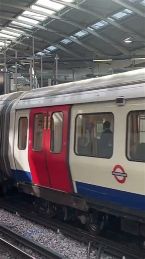 Metropolitan Line train @ Farringdon 25/02/26