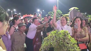 174K views · 1.3K reactions | Màn solo nóng bỏng kịch tính đấu giá TP Duối gây quỹ từ thiện ủng hộ học sinh nghèo vượt khó tại triển lãm Cây cảnh Bách Thuận | Bach Thuan Bonsai | Facebook