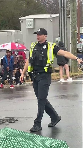 Mooresville hosts its 2025 holiday parade!