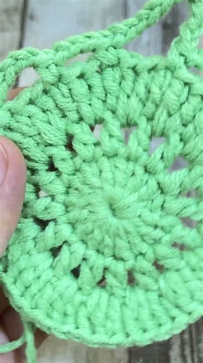 CROCHET THIS SIMPLE SQUARE, YOU’LL WANT TO MAKE A WHOLE BLANKET! #short #grannysquare
