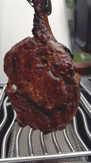 T-bone on the Rogue PRO-S 525, seared to perfection on the SIZZLE ZONE. 🔥 That’s how you do steak right. How do you take yours? 📷@theystillcallmechef #NapoleonEats #NapoleonGrills | Napoleon