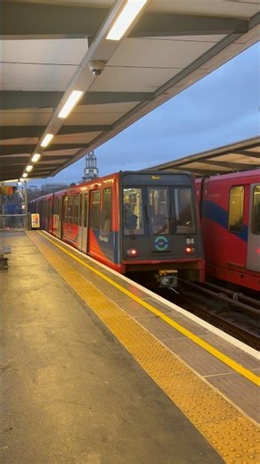 DLR: Departing From Westferry ~ #train #trainspotting