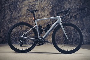 BMCから軽量プレミアムロード電動バイクRoadmachine 01 AMP X登場