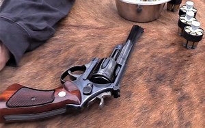 【hickok45】Dirty Harry中的S&W 29型 .44 Magnum左轮手枪 [英字]
