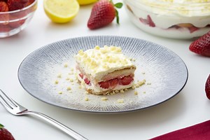 Tiramisu s jagodama - kremasti kolači koje svi vole • ReciPeci