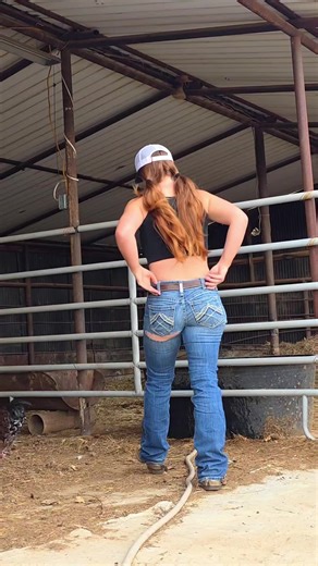 Red Farmgirl (@bootsscootinbushy)’s videos with original sound - Autumn