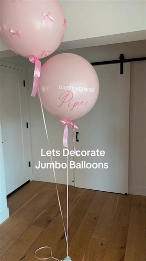 Decorating some jumbo balloons for a birthday!!! 💓