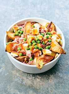 Poutine à la viande fumée et aux petits pois | RICARDO