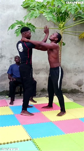 #selfdefense :How to free yourself from a neck hold with ease