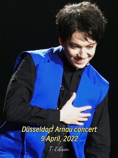 Dimash received heartwarming applause, Bravo and flowers at Düsseldorf Arnau concert, 9 April 2022 @Dimash Qudaibergen #dimashqudaibergen #dimash #dusseldorf #concerts #dears