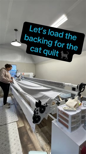 Jessica on Instagram: "With extra wide backing such as this 118” I will roll the fabric between the rolls several times to make sure all the slack is taken out. 🐈‍⬛ #quilt #longarmquilter #longarmquiltingservices #catsinpajamasquilt #sew"