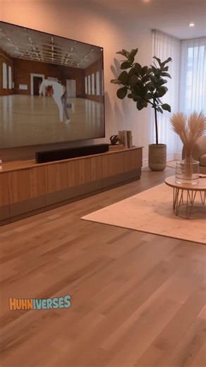 Jackson (Huhniverses) | He’s literally learning how to breakdance #cockatoo #jackson | Instagram