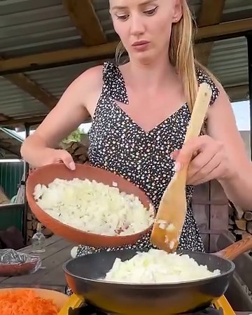 🦀 Catching Crayfish and cooking 3 Legendary Dishes from Them! The Search for Taste Treasures Welcome to the exciting world of fishing adventures and culinary discoveries! In this unique video, we go crayfish fishing on a picturesque river. After catching a large bucket of crayfish, each takes on the challenge to create a unique dish. One chooses the path of beer jam for crayfish, the other creates a real crayfish soup with a secret ingredient, and the latter turns the catch into exquisite crab 