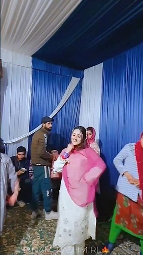 Kashmiri Girls Dance Goes Viral🔥#love#kashmirisongs #danceshorts #viral #dancevideo #shorts #dance