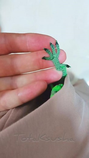 Flying lizard crochet pattern by Totaksusha Toys Kseniya Abdullina.