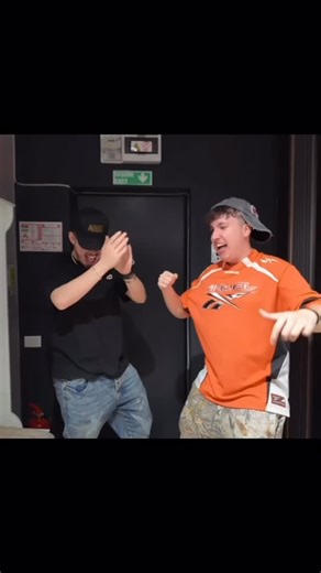 Costi Max on Instagram: "Am imitat mai multi colindatori pe iutub! Craciun fericit si vizionare placuta!🥰🤩"