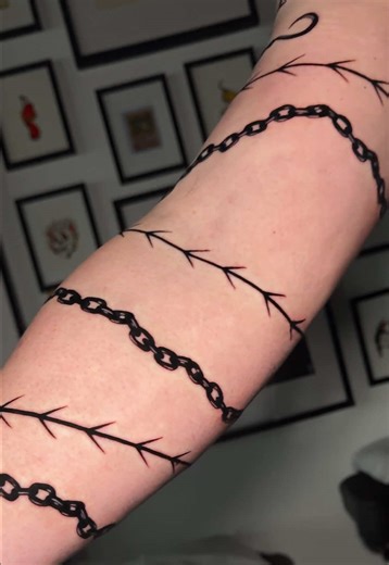 Kurapika Chains vs Juuzou Suzuya Stitches: Anime Art