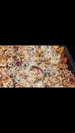 #quickdinnerMy version of a pizza pasta bake. It’s a quick easy dinner for those late dinners. #weightlossjourney #protein #quick dinner | Progress not perfection with Lisa