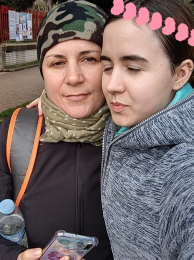 Noroc dublu, pentru că nu aparțin celor 70% dintre femei care suferă zilnic de dureri menstruale și crampe,, și acelei 40% care spun că nu pot face viață normală fără o injecție pentru a calma dureri intense, că se zvârcolește în pat mereu. N-ar fi normal și ar trebui să vezi un medic. Fetelor ciclu ori doare (dar nu cu dureri infernale de trebuie să mergi la medic să îți pună o injesție ) sau să nu doara. Nu stiu în alte țari , dar în Spania să facut o lege concediu medical din cauza durerilor 