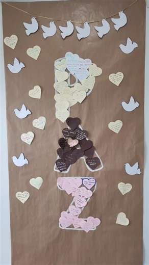 30 de Enero, Dia escolar de la Paz y la No Violencia!!☮️🕊️ Cada día nos involucramos en fomentar en nuestros peques la cultura del respeto, la no violencia y la empatía. Gracias familias por todos vuestros corazones con mesajes tan bonitos!!💖🧡🩶💝 Dejemos huellas bonitas!! | Escuela Infantil Bilingüe Buddies