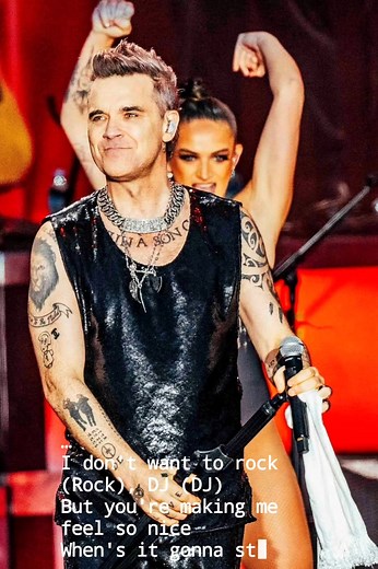 Thank you Robbie Williams 😍🤩 for entertaining us all. 🎶 #robbiewilliams #robbiewilliamsappreciationpages 📸 David Jackson | Robbie Williams Appreciation Pages