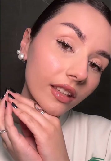 5-Minute Makeup Must-Haves 💕 💛 CC Crayon – Instantly neutralises with just one swipe for brighter, wide-awake eyes. 💗 Sheer Cheek Gel – A water-based tint that gives a soft, just-pinched flush in seconds. 🖤 Lash Booster Mascara – Water-resistant, smudge-free and volumising for lush lashes fast! 🤍 Brow Tamer – Shapes and holds with a clear gel for effortless definition. 💋 LipLift Max – Glossy, hydrating and volume-loving—hello, plush lips in a flash! Your Glow-to routine, made for real life