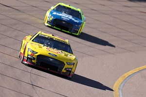 NASCAR: Joey Logano wins 2022 Cup Series title with victory at Phoenix