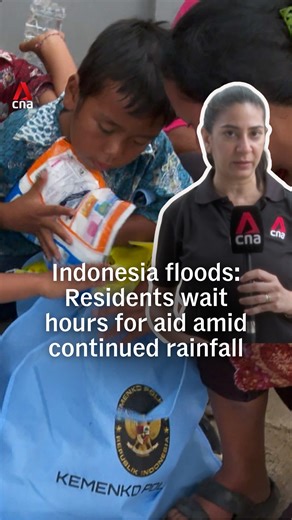 As Indonesia’s Sumatra continues to reel from the impact of severe flooding, continued rainfall threatens to worsen the situation. Access to some towns has not been restored, as residents wait hours for basic food and supplies. CNA’s Chandni Vatvani speaks to residents who have received aid in North Tapanuli. #sumatra #floods #indonesianews | CNA