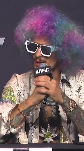 They had a faceoff in the MIDDLE of the press conference 😅 #ufc #seanomalley #codygarbrandt #pressconference #ufc269