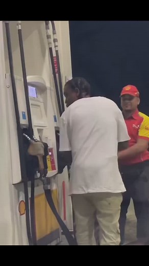 Ryan Best on Instagram: "Man vs Dog!!! 藍藍藍"