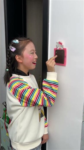 Cool Items! 🥰What happens when the music starts in the shower? 🛁🔥#Shorts#Prank#Funnyfamilygames