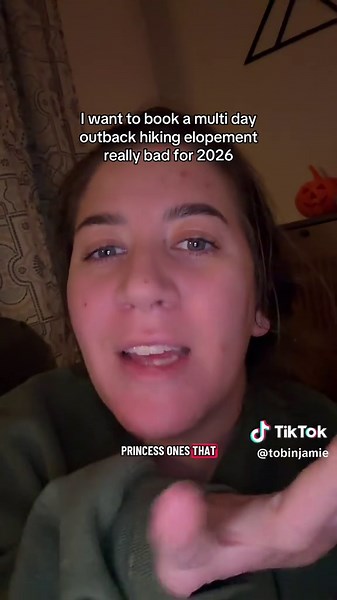 I really like my short hike elopements but if I can have at least 1 next year that’s an Outback multi day hiking adventure I would LOVEEEE #hikingelopement #outback #hiking #mountains