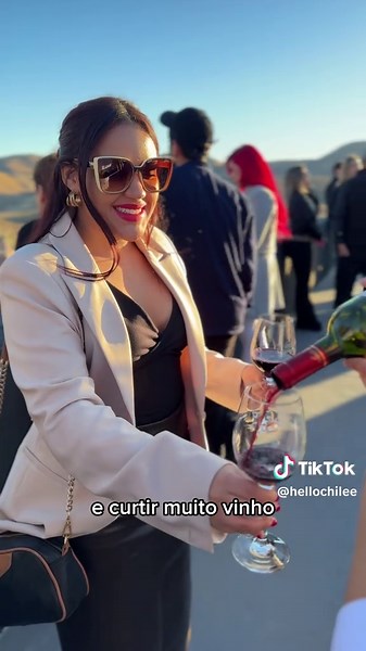 O melhor SUNSET COM DJ do Chile! 🇨🇱 para reservar é muito fácil! Fale com a Hello Chile no Wpp. 👇🏻 56996185300 (o número está disponível também no link da bio) #chile #hellochile #santiago #dicaschile #viraltiktok #turismonochile #invernonochile #sunsetcomdj #sunset #dj #festacomdjchile