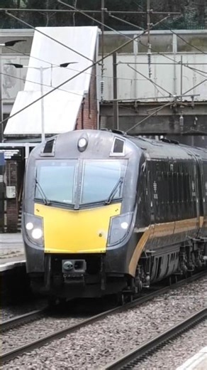 Class 180 accelerates through Hadley Wood 1/3/26