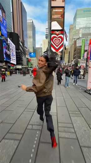 Jenna Johnson Chmerkovskiy on Instagram: "I ♥️ NYC Literally running through the big apple on my day off!"