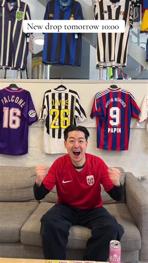 New drop for valentines! Need gifts for your partner or just want to stop by to have a look? You are looking at the perfect store for that!🔥 Had lots of fun making this one 😜 10 Prime Jersey’s from team such as FC Barcelona, Real Madrid, Liverpool, Marseille, AC Milan, PSG and including national teams. Many more can be found online and in-store tomorrow at 10:00 🤙 💻 Thefootballidiots.com - Available In-store and Online 🚚 We ship to all of Norway, and provide in store pick-ups 📲 DM us for a